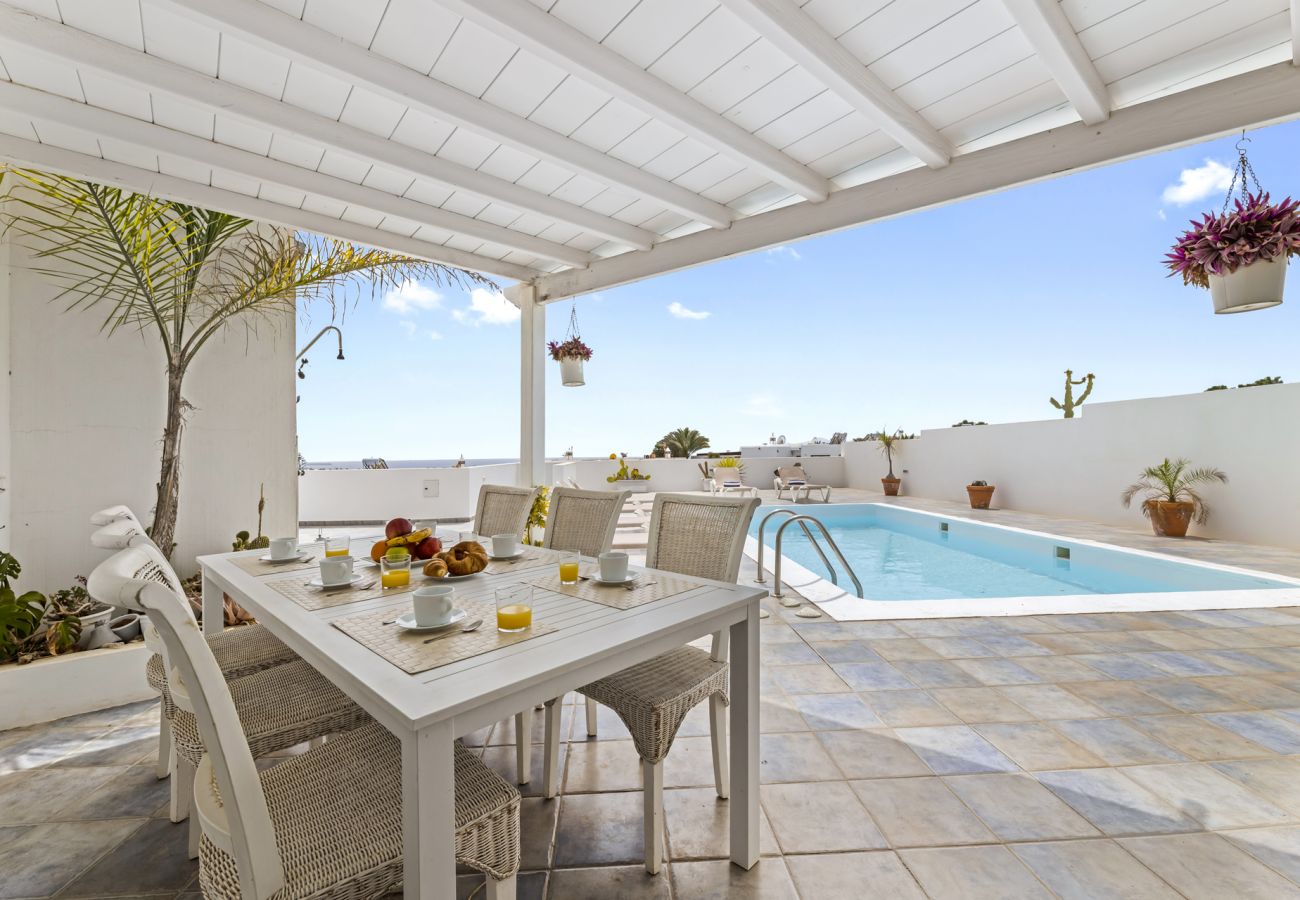 Villa en Playa Blanca - Villa Flora - Villasexperience