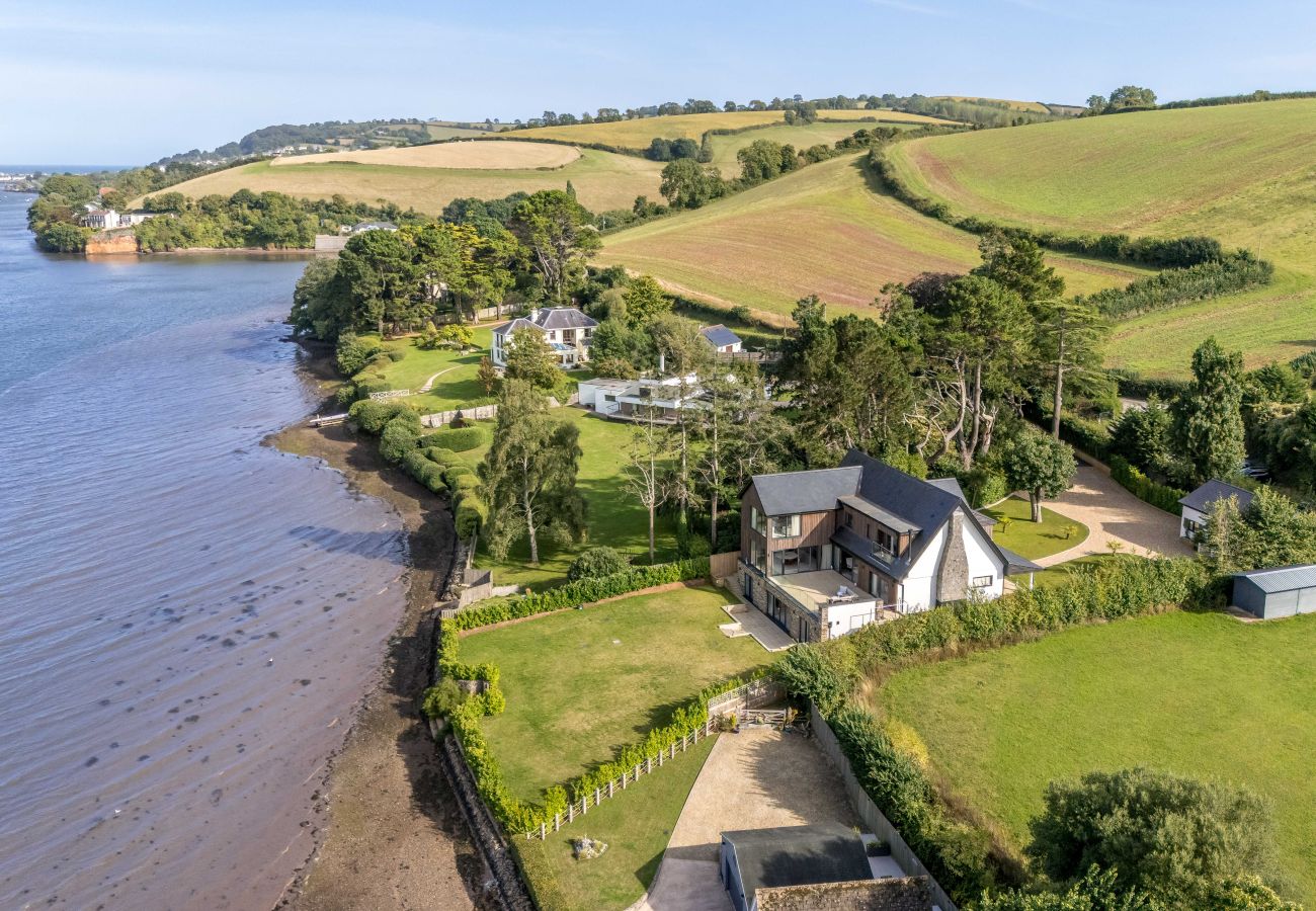 Casa en Combeinteignhead - Gable View – Luxury Riverside Retreat with Panoramic Views & Cinema Room
