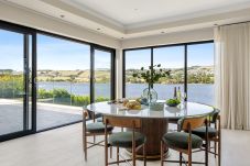 Casa en Combeinteignhead - Gable View – Luxury Riverside Retreat with Panoramic Views & Cinema Room