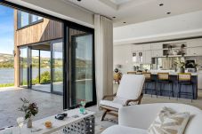 Casa en Combeinteignhead - Gable View – Luxury Riverside Retreat with Panoramic Views & Cinema Room