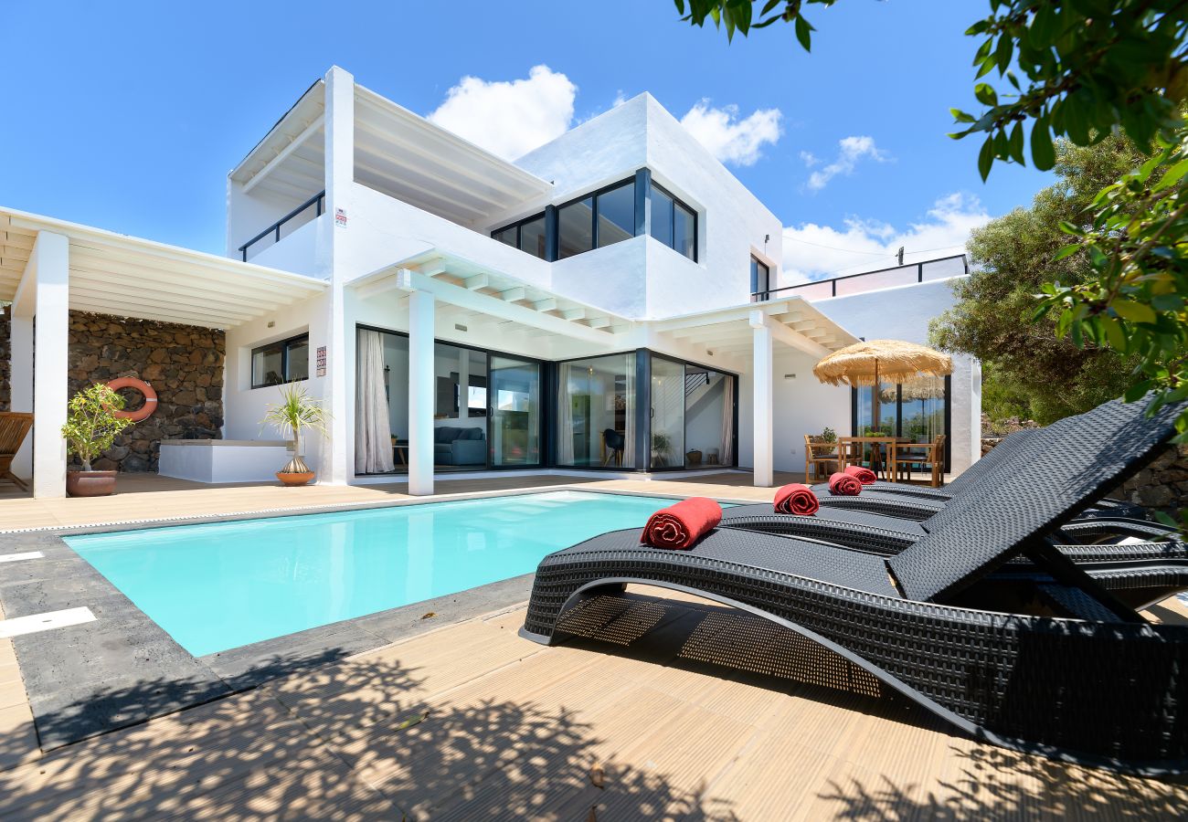 Ferienhaus in Conil - Casa Sur, Vista Mar desde Conil Lanzarote con piscina climatizada