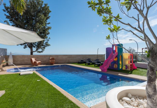 Villa in Santa Cruz de Tenerife - STUNNING LUXURY VILLA WITH SEA VIEWS -  HomeForGuest