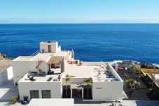 Villa in Arico - HomeForGuest VILLA EXCLUSIVA, DISEÑO, FRENTE AL MAR, 2 PISCINAS - HomeForGuest
