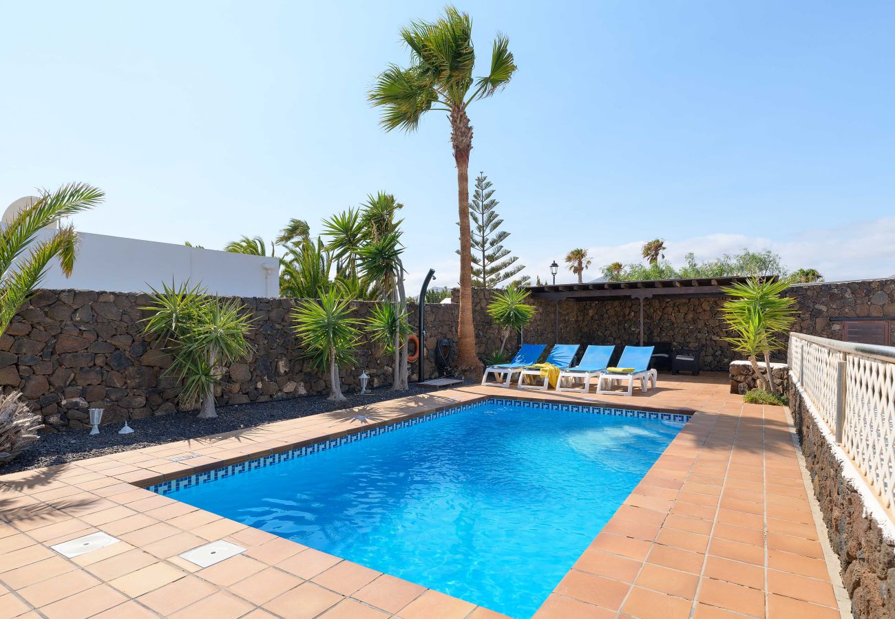 Villa in Puerto del Carmen - Villa Marisol, Piscina Climatizada Los Mojones