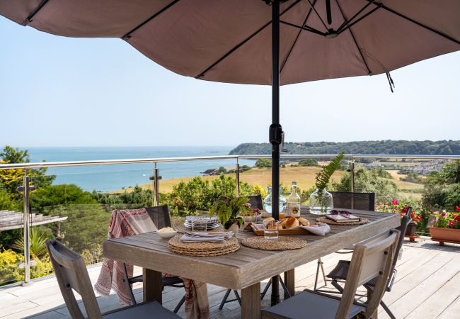Ferienhaus in Paignton - The Spinney - Large home with hot tub, gym, amazing sea views