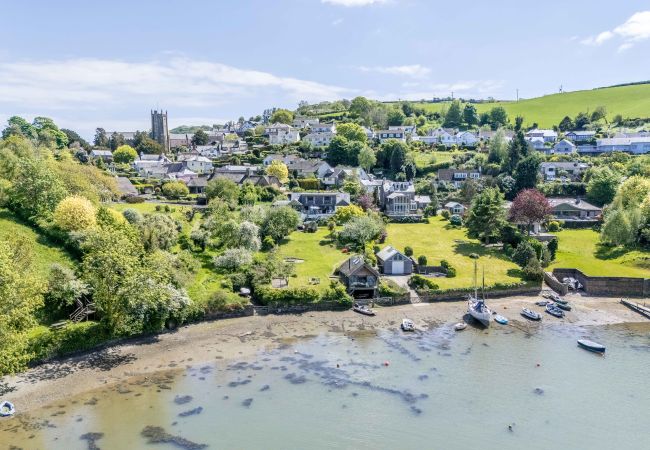Ferienhaus in Dittisham - Water Edge House & Boathouse - Swimming Pool