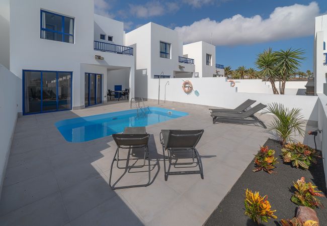 Villa in Playa Blanca - Villa Yaiza 7 - VipVipVillas