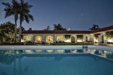 Villa in San Bartolomé de Tirajana - Sunset Luxe Retreat
