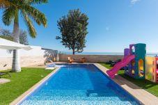 Villa in Santa Cruz de Tenerife - Villa with Sea Views, Pool, Gym, Cinema - HomeForGuest