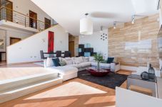 Villa in Santa Cruz de Tenerife - Villa with Sea Views, Pool, Gym, Cinema - HomeForGuest