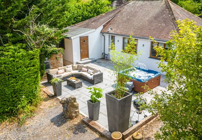 House in Maidencombe - Bramblewood - cosy chic, hot tub, close to beach