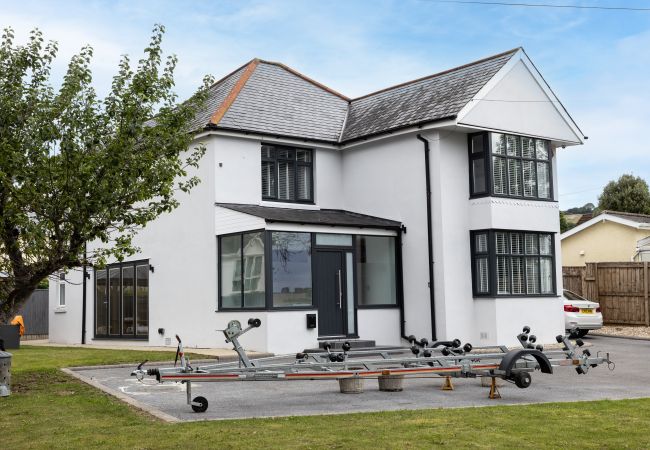 Maison à Bishopsteignton - Greenacre – Contemporary 5-Bedroom Devon Hideaway with Gardens & Parking