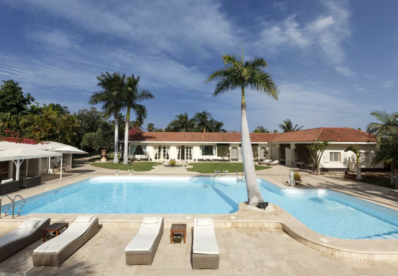 Villa a San Bartolomé de Tirajana - Sunset Luxe Retreat