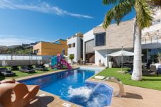 Villa a Tenerife - Villa with Sea Views, Pool, Gym, Cinema & ProAudio - HomeForGuest
